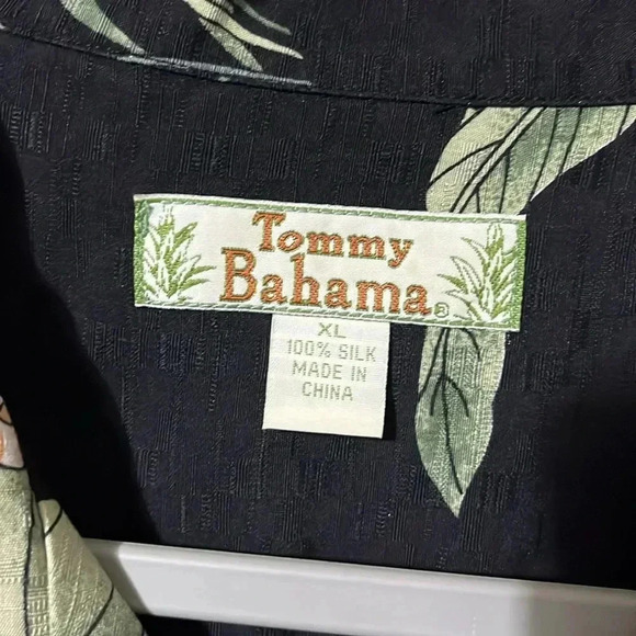 Tommy Bahama Silk Short Sleeve Button Up Tropical Black - Picture 3 of 9